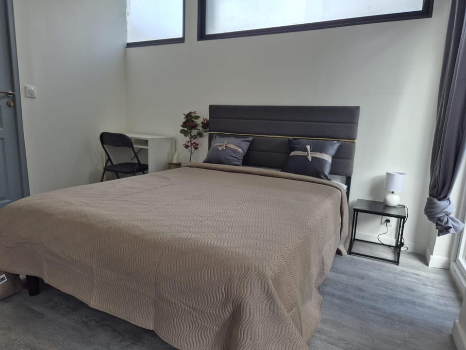 Bed, Photo of the whole room