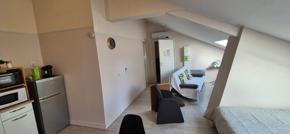 Appartement spacieux proche centre, 2ᵉ étage sans ascenseur, without lift Apartment in Epernay