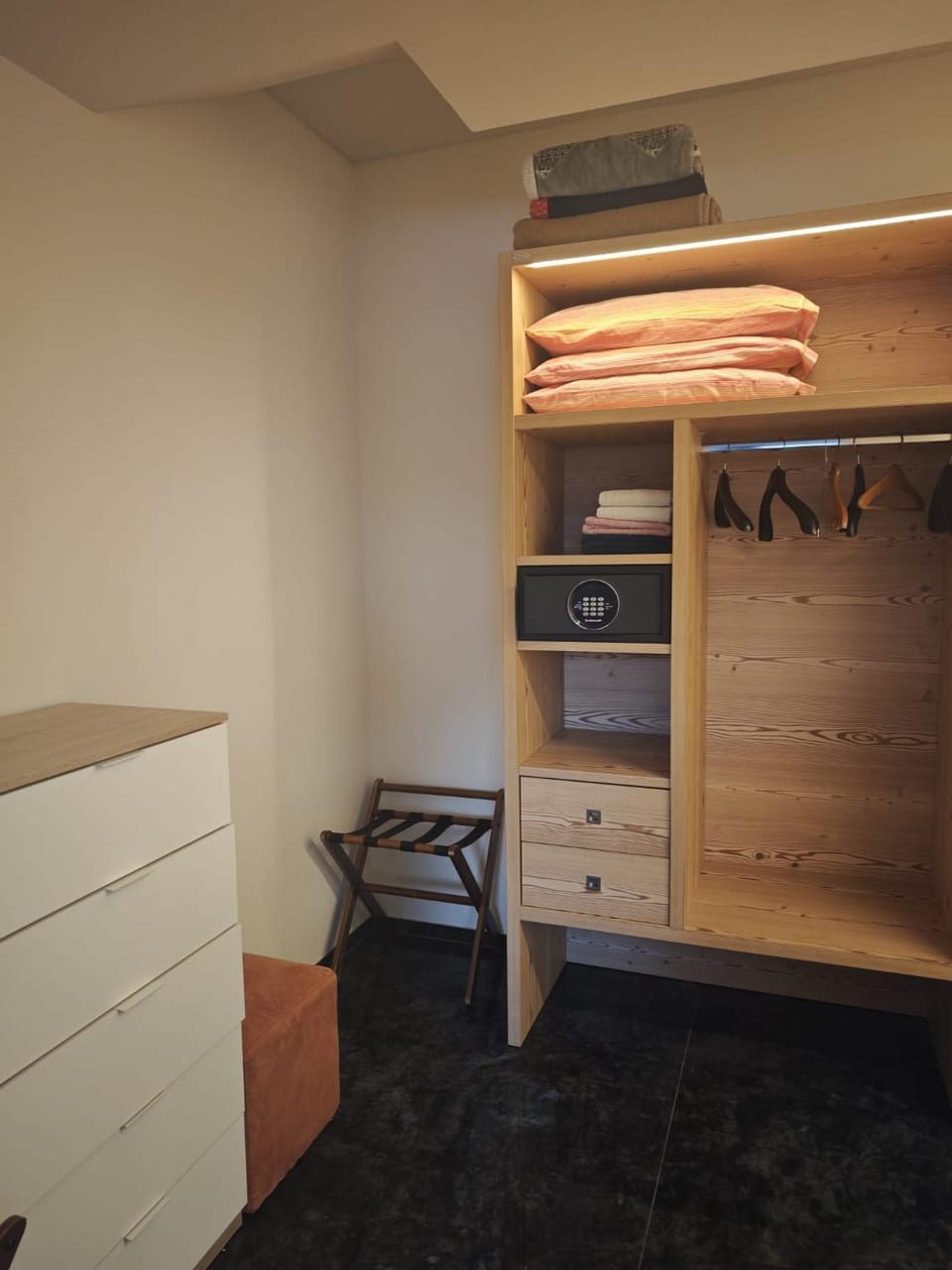Bedroom, wardrobe
