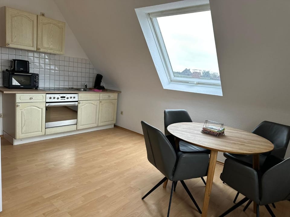 Coffee/tea facilities, Kitchen or kitchenette, Seating area, Dining area, pet friendly, stove, toaster
