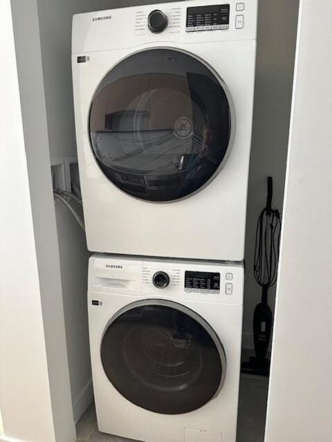 Modern apartment, free parking in King George Hub Apartment in Surrey