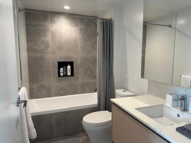 Modern apartment, free parking in King George Hub Apartment in Surrey