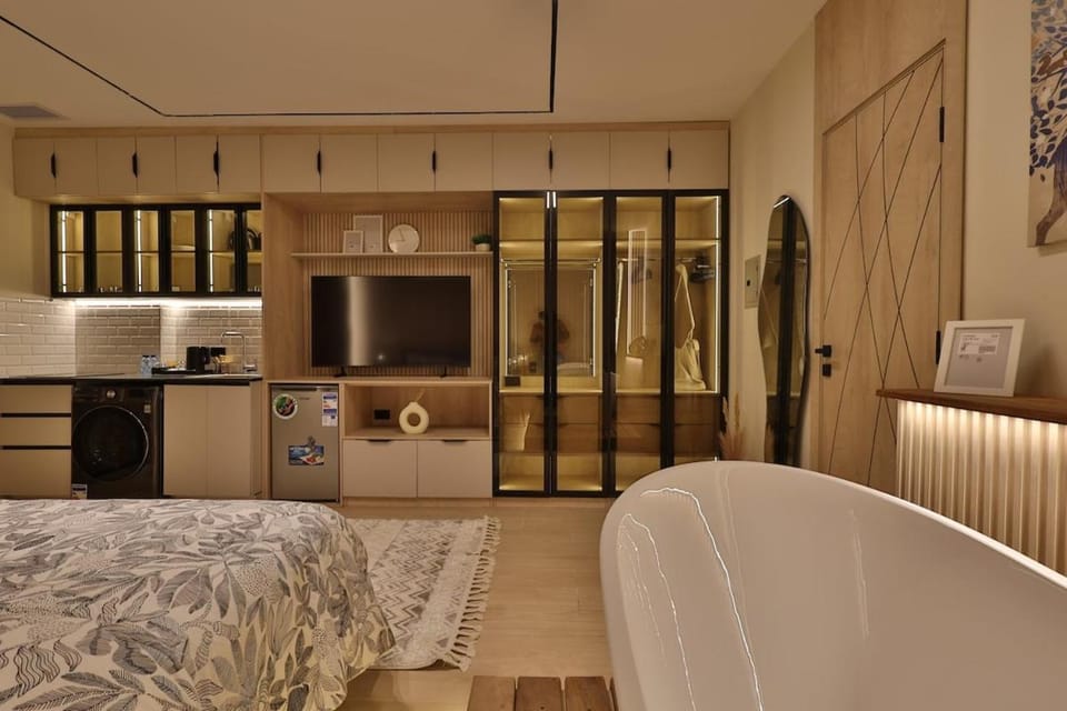 Luxury Studio with Bathtub Steps to City Stars Apartment in Cairo Governorate