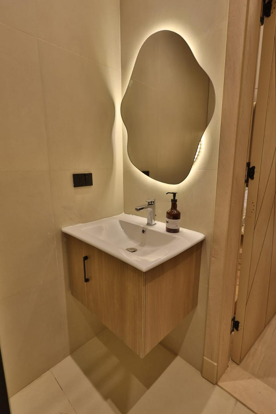 Luxury Studio with Bathtub Steps to City Stars Apartment in Cairo Governorate