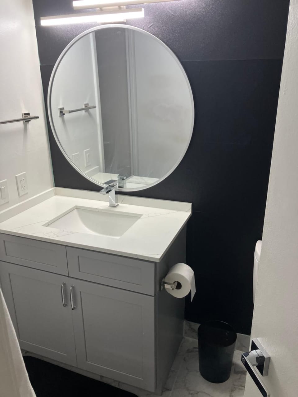 2000 a month rent Apartment in Dania Beach