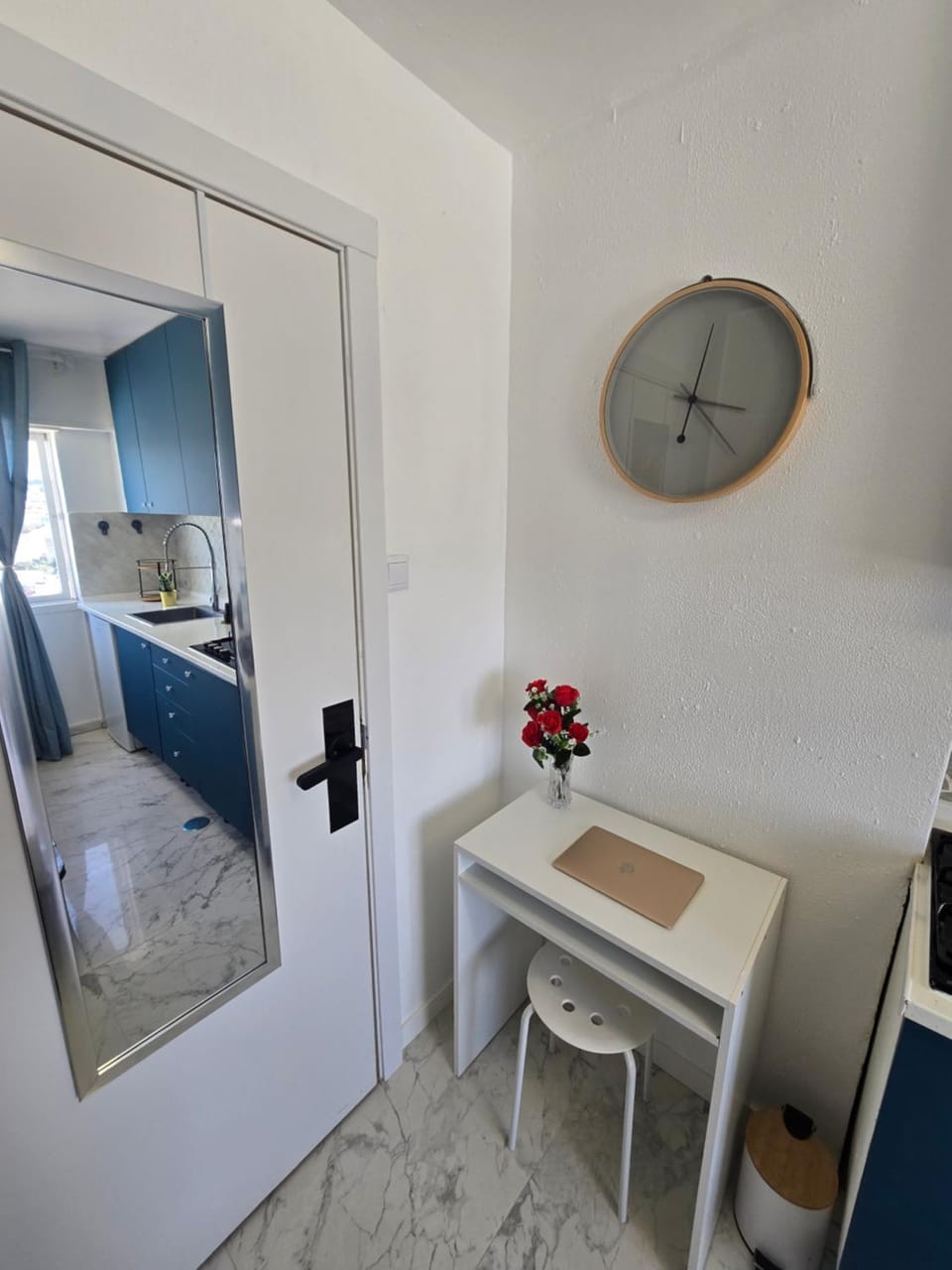 Blue Studio - Cozinha Privativa - Eficacia Living Abrantes Bed and Breakfast in Santarém District, Portugal