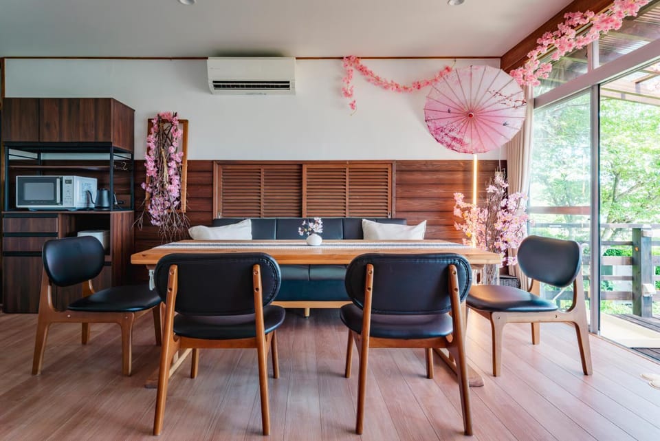 Living room, Dining area