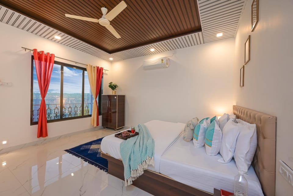 Bed, Natural landscape, Photo of the whole room, Bedroom, wardrobe, air conditioner