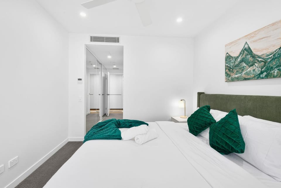 Bed, Photo of the whole room, Bedroom, towels, air conditioner