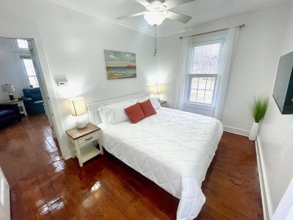 Coastal Cape Cod w/ King Bed, Game Room, & Bikes! House in Vermilion