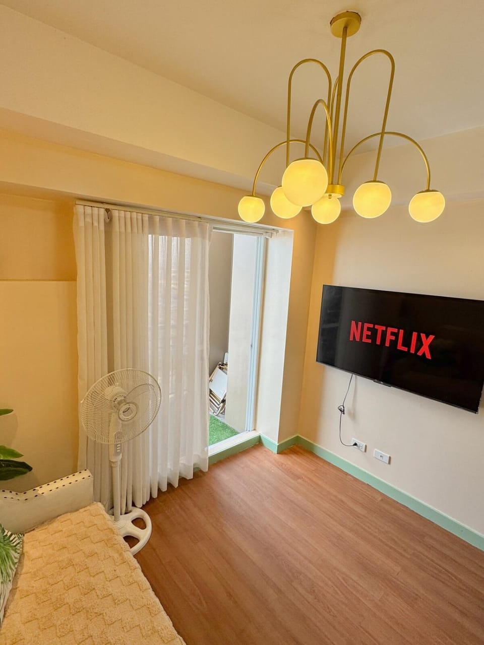 Queen Bed with 1 Bedroom near Ayala mall Cloverleaf Balintawak Apartment in Quezon City