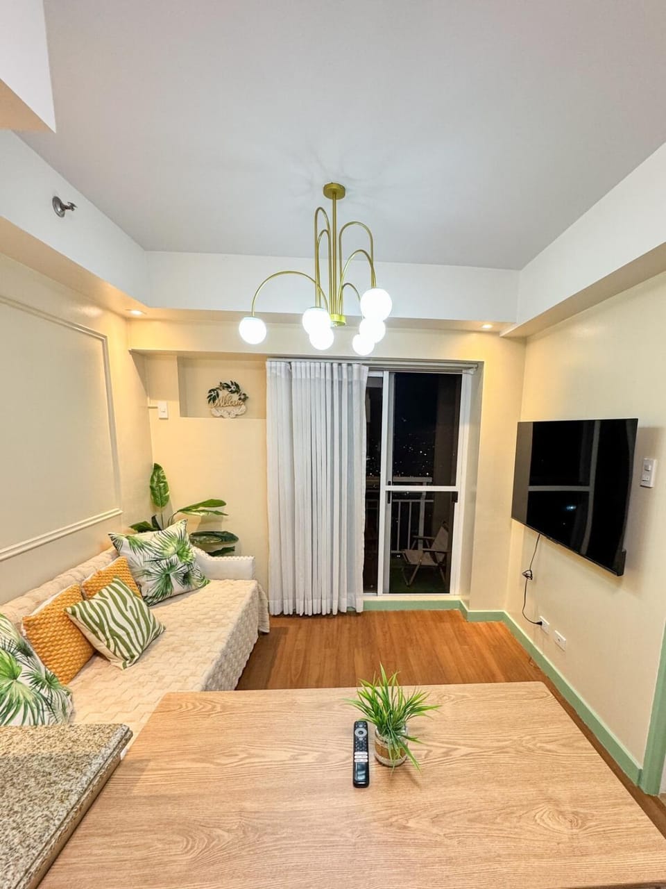 Queen Bed with 1 Bedroom near Ayala mall Cloverleaf Balintawak Apartment in Quezon City