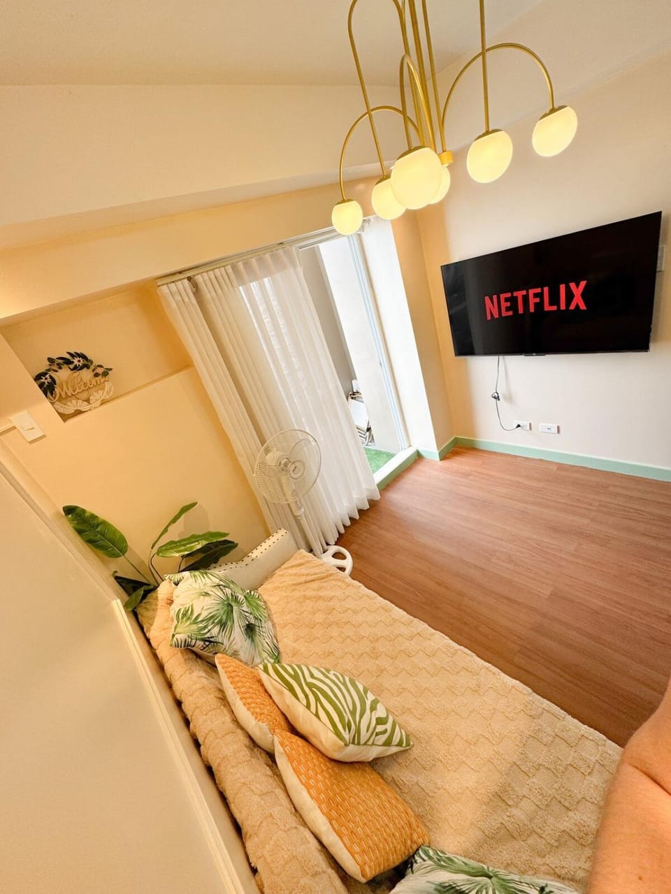 Queen Bed with 1 Bedroom near Ayala mall Cloverleaf Balintawak Apartment in Quezon City