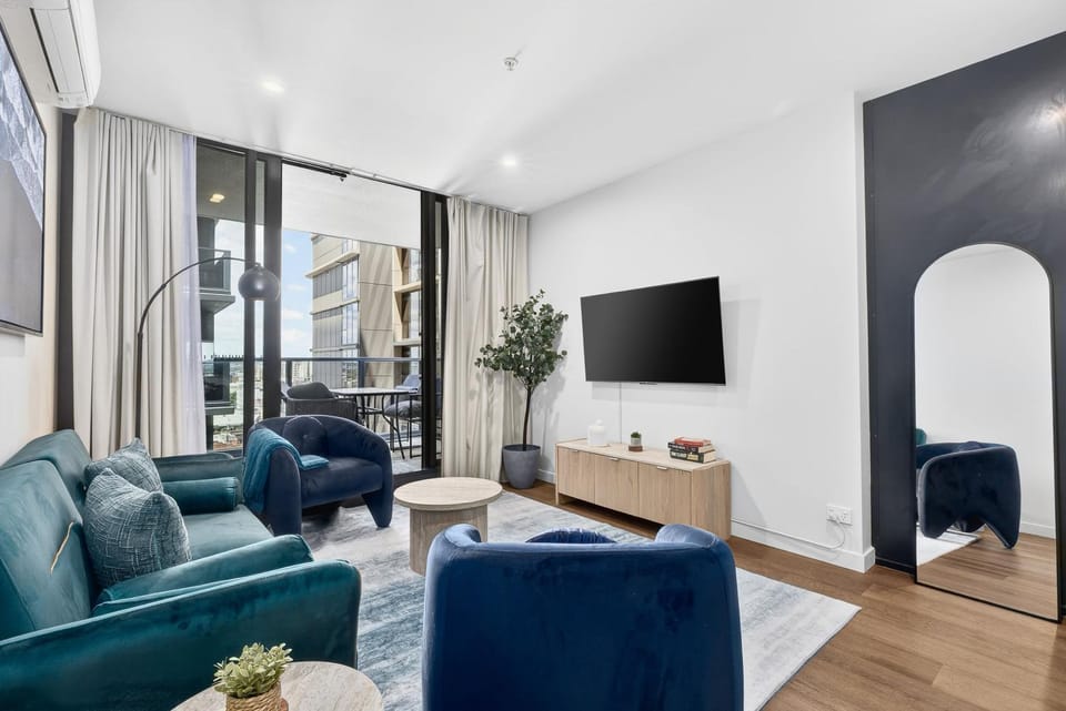 Communal lounge/ TV room, TV and multimedia, Living room, Seating area, Evening entertainment