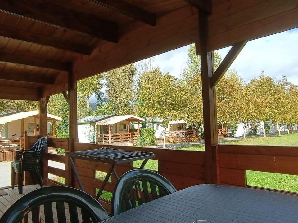 Chalet avec terrasse - 5 pers. - API-1-52-1982 Campground/ 
RV Resort in French Basque Country