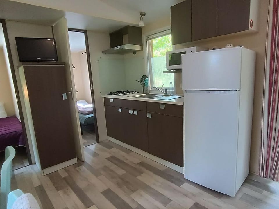 Mobil-home confortable - 6 pers. - API-1-52-1986 Campground/ 
RV Resort in French Basque Country
