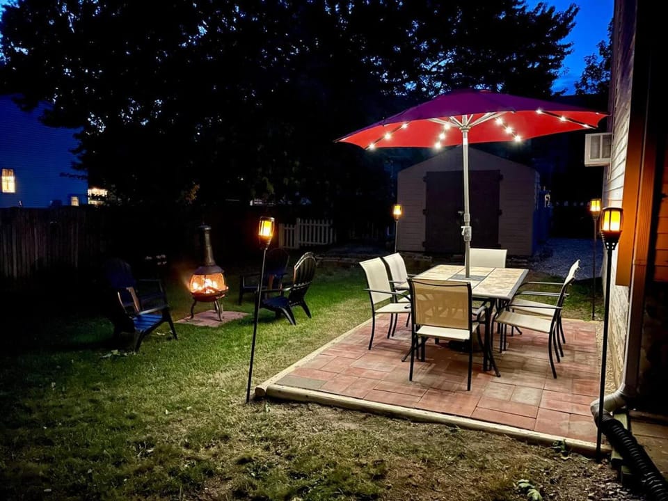 ENTIRE UNIT- Charming Century Home in Harbour Town House in Vermilion