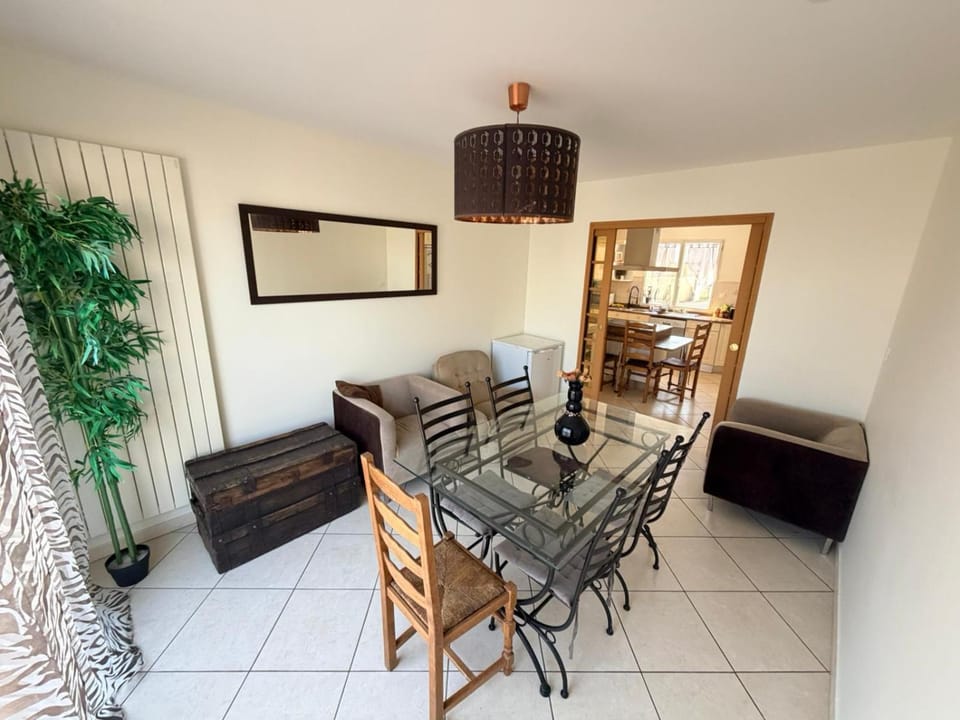 LA LUMINEUSE Suite 2 Chambres Spacieux avec Toilette et Salle de Bain Privée Vacation rental in Corbeil-Essonnes