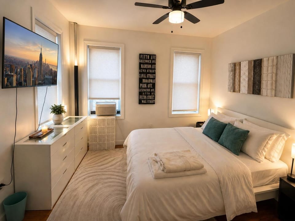 Bed, TV and multimedia, Photo of the whole room, Bedroom, air conditioner