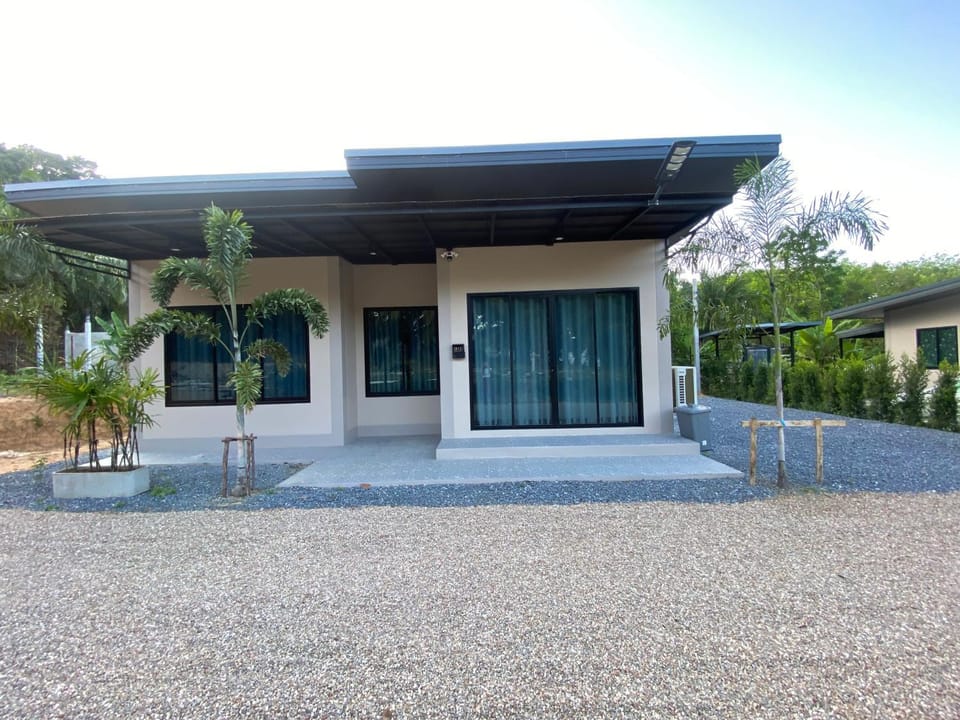 Cozy Palm Hills House in Krabi Changwat