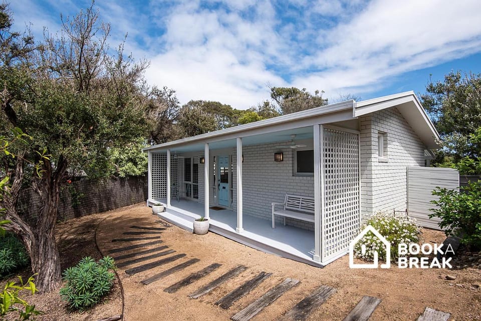 The Ellesmere Escape – Studio & Walk to Village Bed and Breakfast in Melbourne