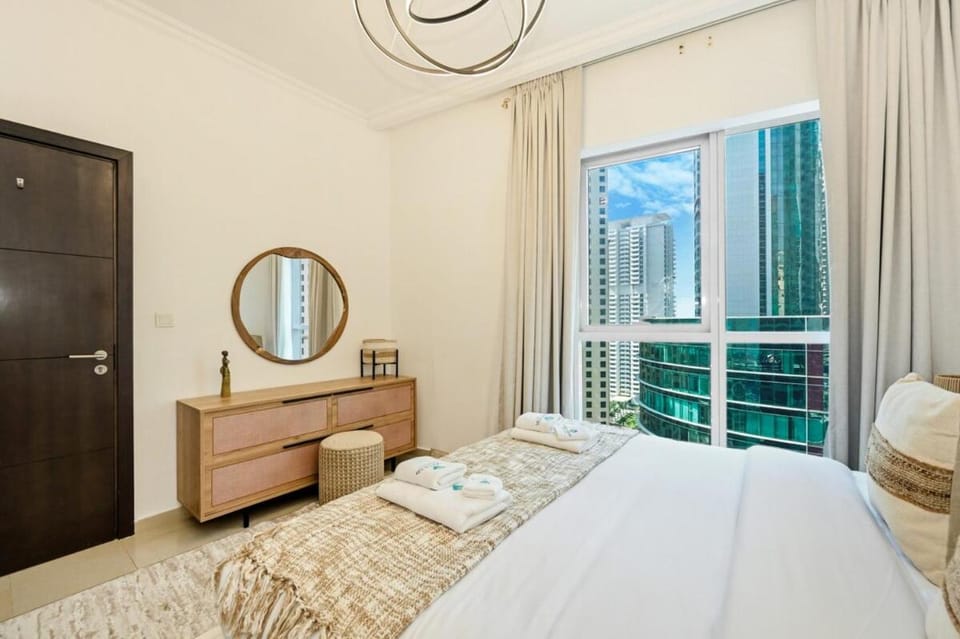 Bloomfields Signature 1BR in Bay Central West Tower Apartment in Dubai