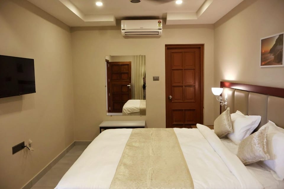 Silver sand Modern 2BHK Stay Near Lakeshore Hospital Apartment in Kochi