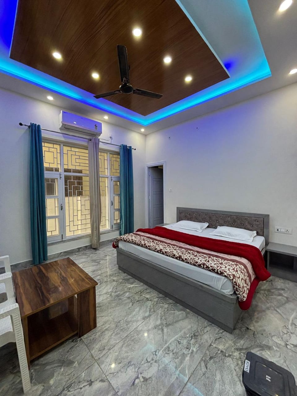 Bed, Photo of the whole room, Bedroom