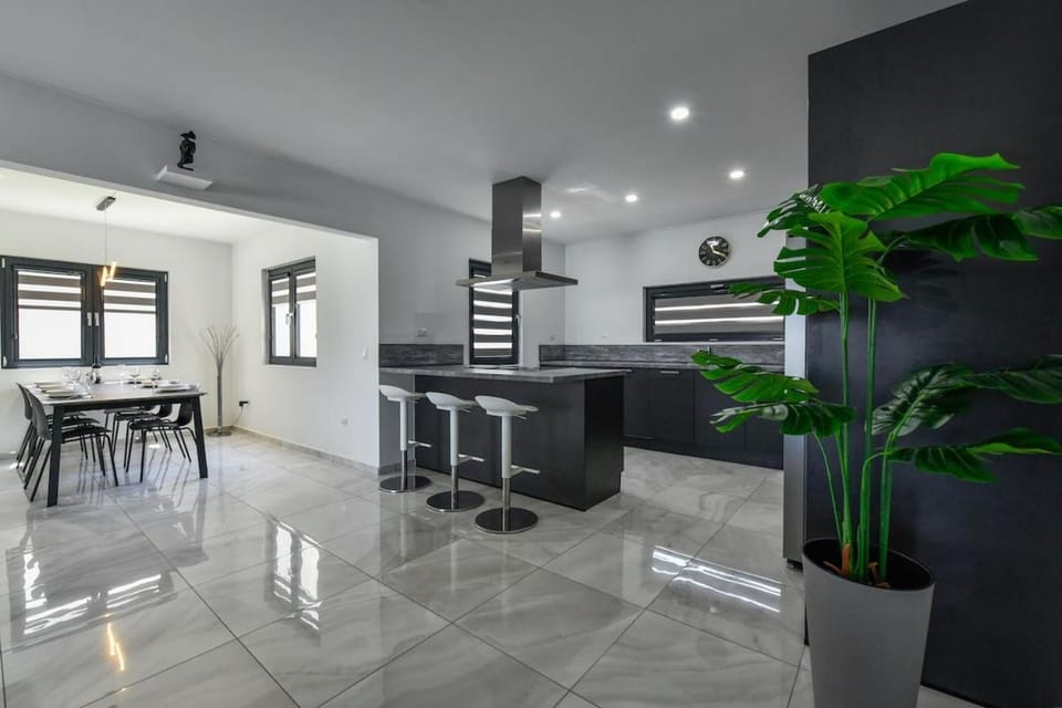 Kitchen or kitchenette, kitchen, kitchen