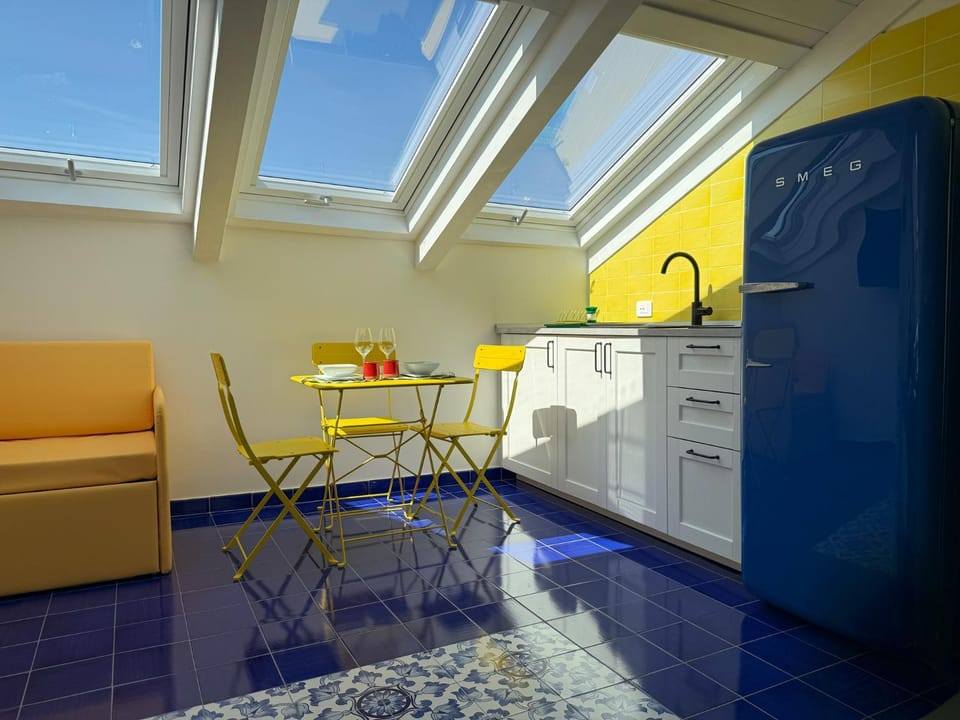 Kitchen or kitchenette, Dining area, pet friendly