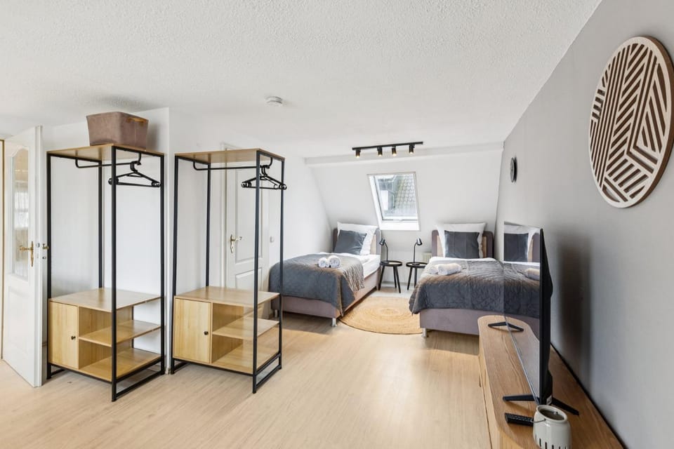 Bed, Living room, Photo of the whole room, Bedroom