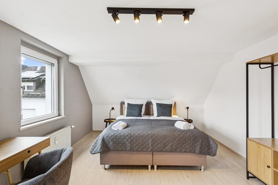 Bed, Photo of the whole room, Seating area, Bedroom