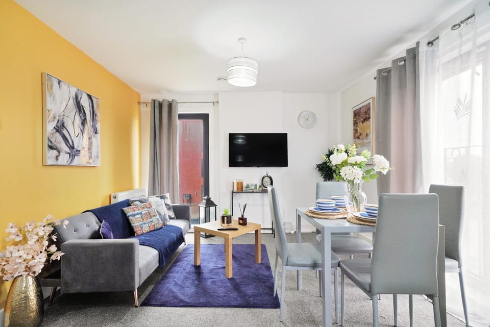 Heathrow Gateway Apartments with Underground Parking Apartment in Slough