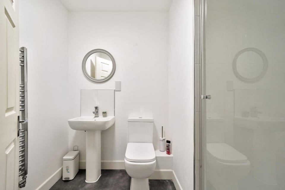 Heathrow Gateway Apartments with Underground Parking Apartment in Slough