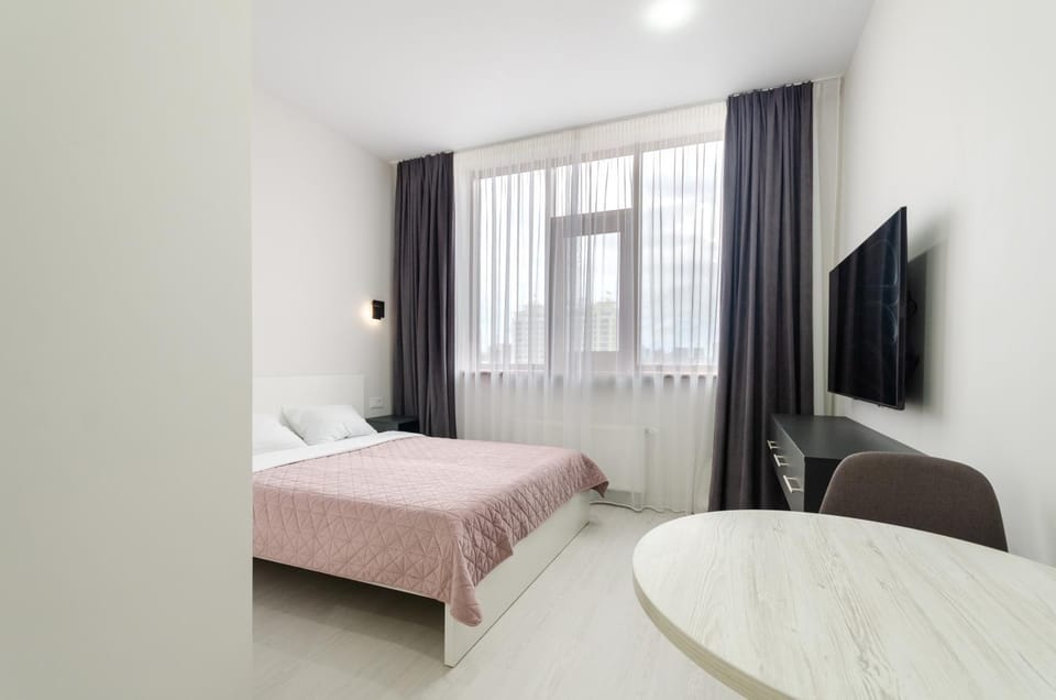 Bed, TV and multimedia, heating