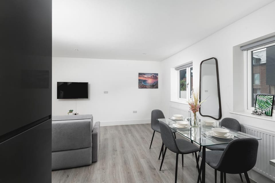 Communal lounge/ TV room, TV and multimedia, Living room, Seating area, Dining area