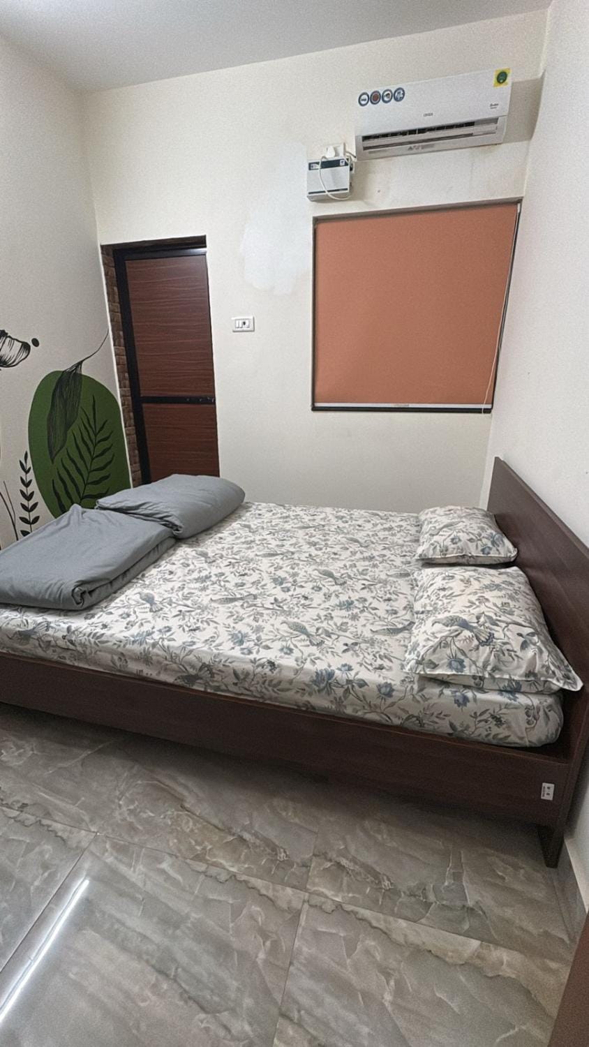 Bed, Photo of the whole room, Bedroom, air conditioner