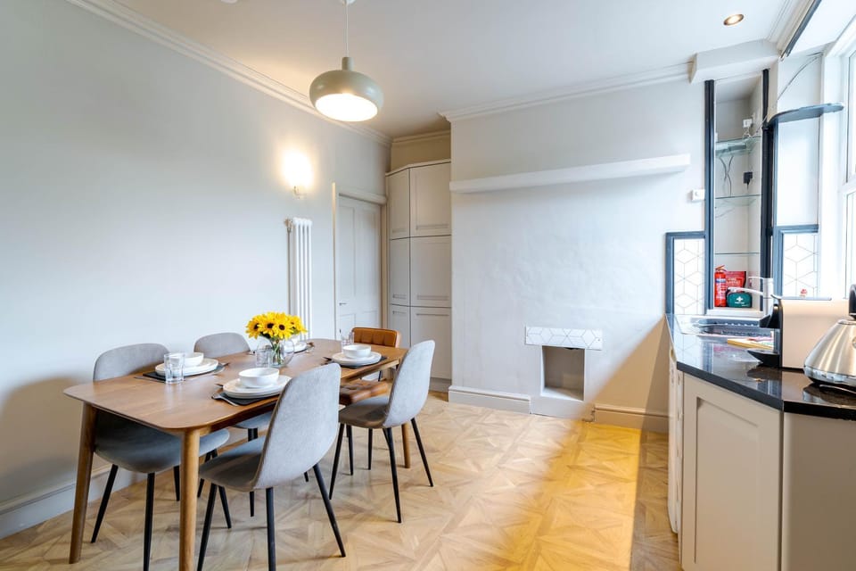 Coffee/tea facilities, Dining area