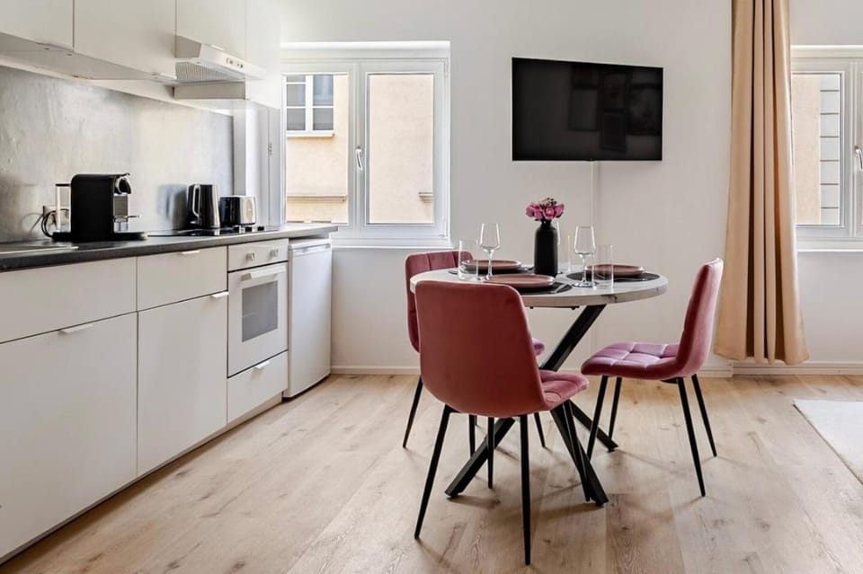 Dining area, kitchen