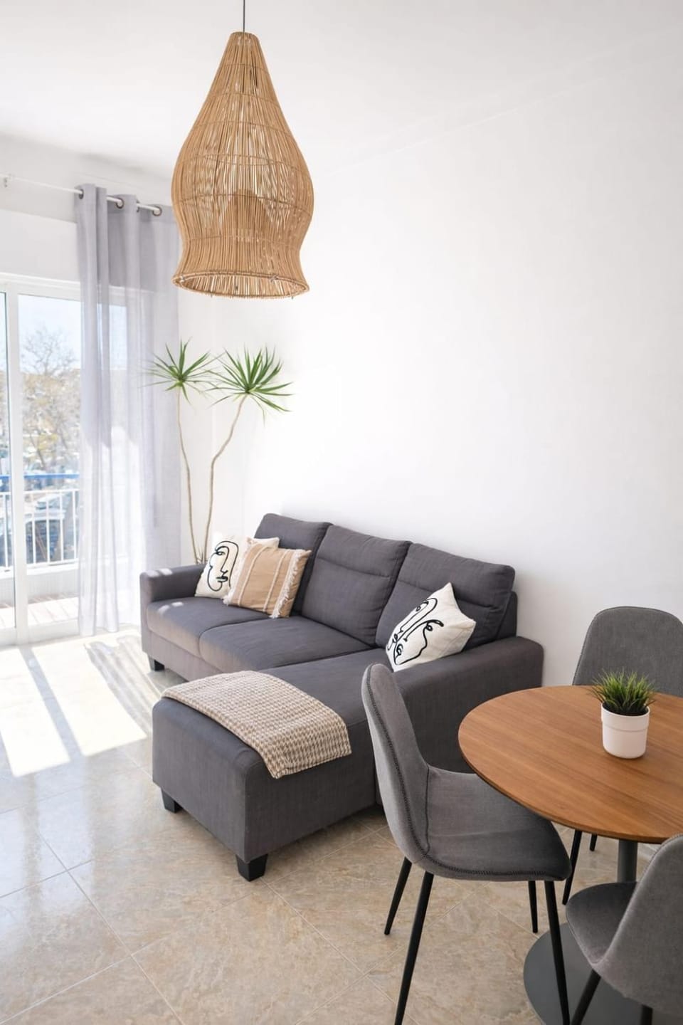 Faro Central Terrace & Jacuzzi Apartment in Faro