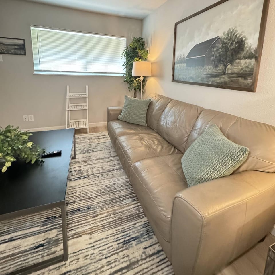 1-6 Dallas l FIFA READY l 5 Min from Love Field Apartment in Dallas