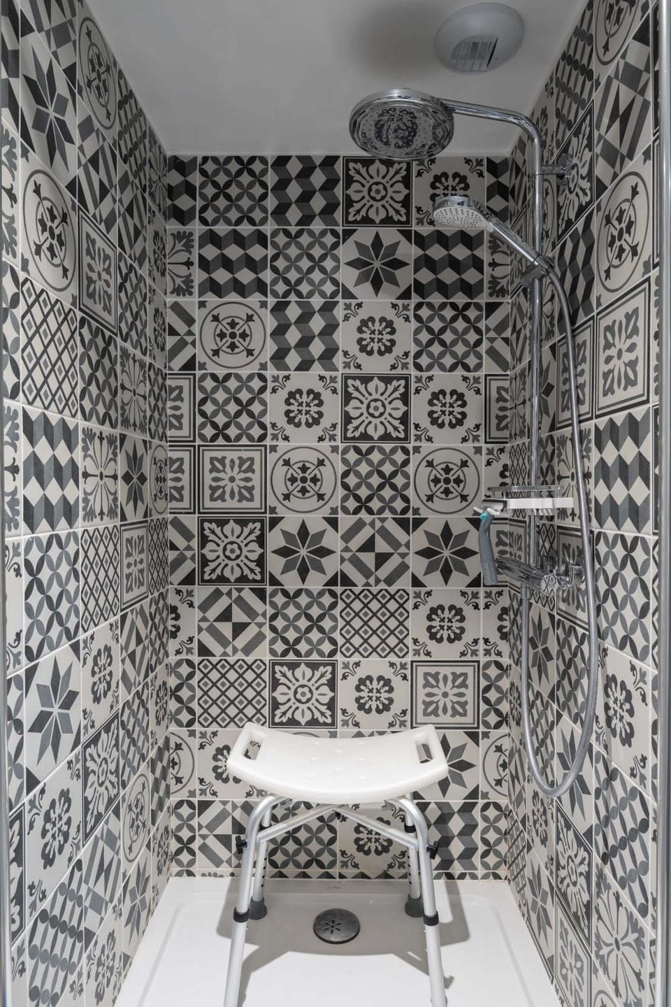 Shower, Bathroom, hair dryier