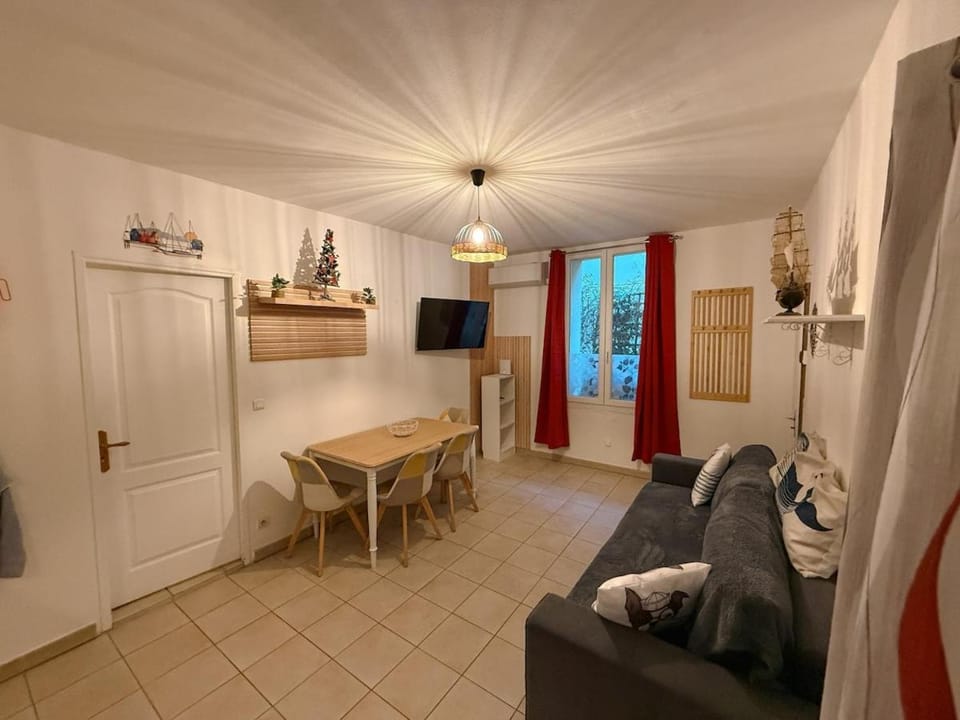Appartement 200 m de la plage, labellisé 3 étoiles meublé de tourisme Apartment in Collioure