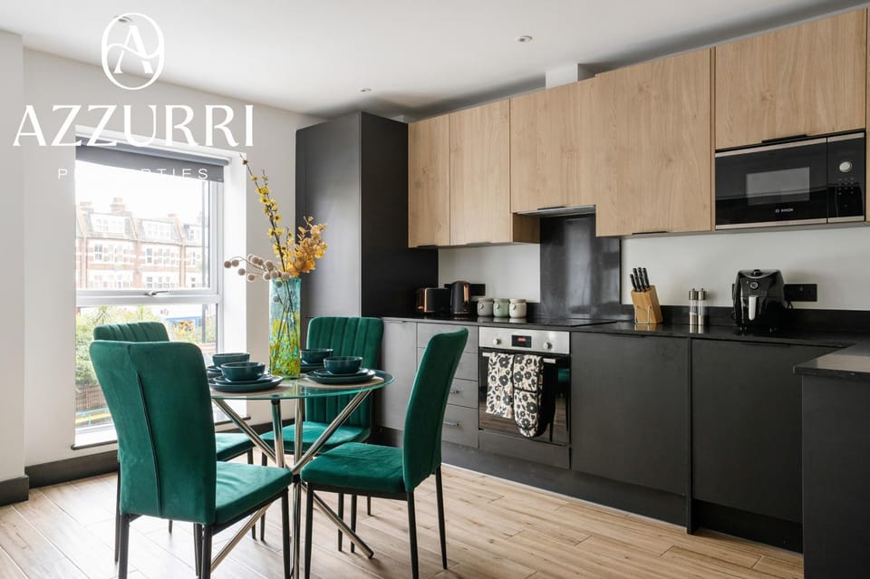 Kitchen or kitchenette, Seating area, Dining area, stove, toaster