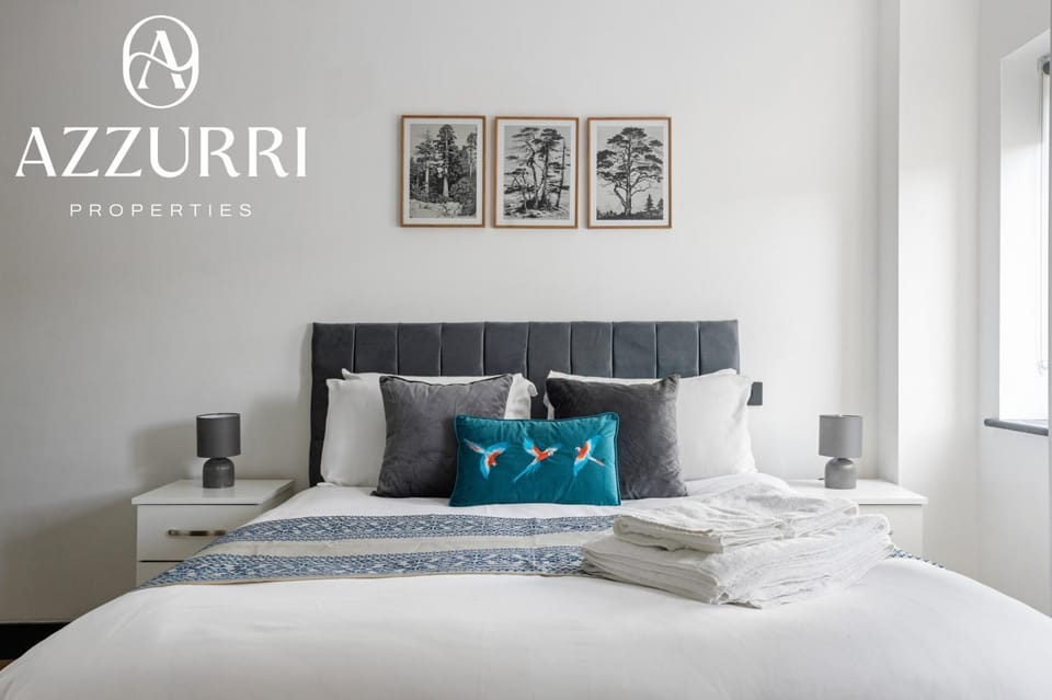 Bed, Photo of the whole room, Bedroom, Text overlay, towels