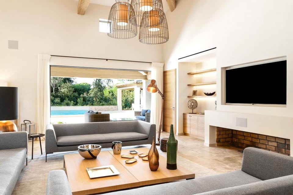 Patio, Communal lounge/ TV room, TV and multimedia, Living room, Seating area, Evening entertainment, Pool view, Swimming pool, sunbed