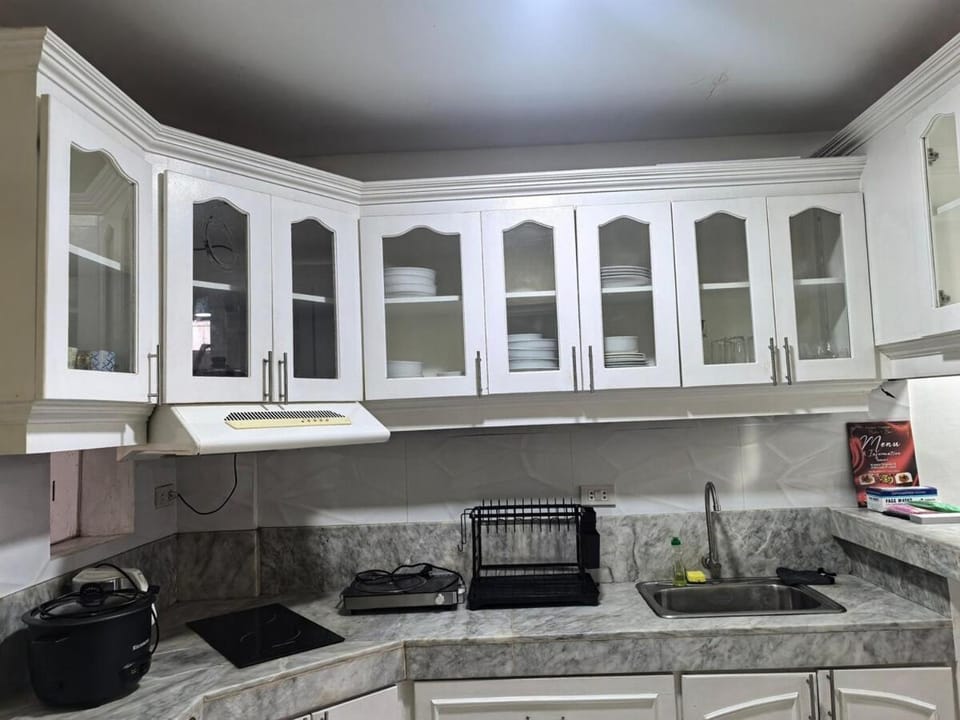 2BR Townhouse Near Clark Poolside Living for Groups Apartment in Angeles