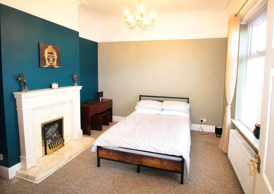 Bed, Decorative detail, Bedroom, fireplace
