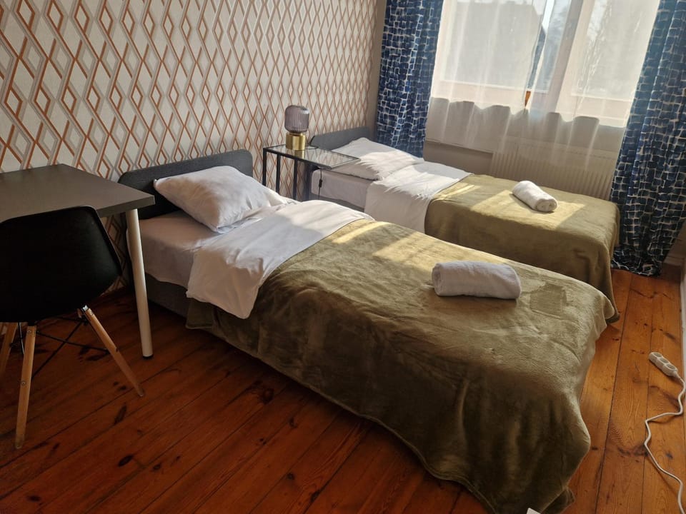 Photo of the whole room, towels