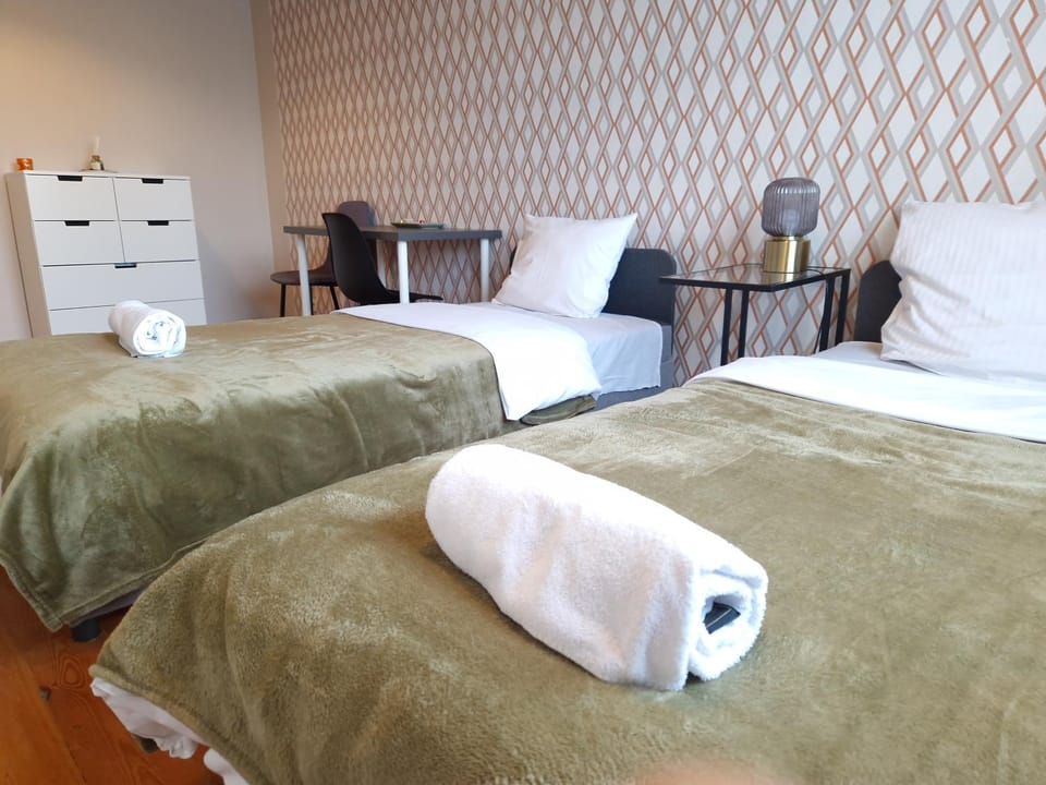 Bed, Photo of the whole room, Bedroom, towels